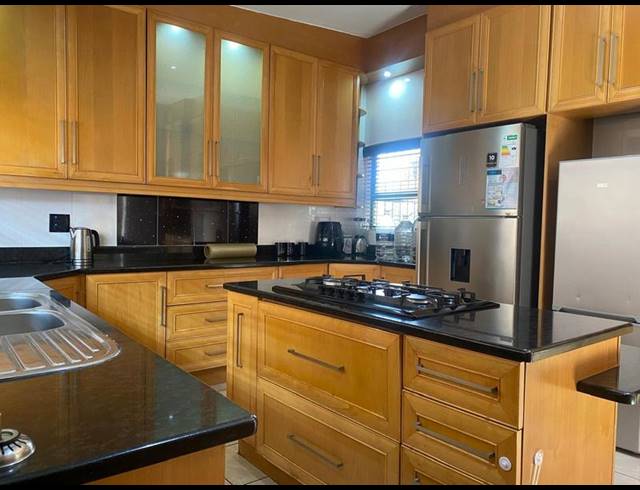 5 BEDROOM HOUSE FOR SALE IN GLENVISTA